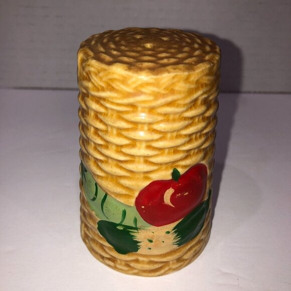 Vintage Salt & Pepper Japan Beige Basket Weave Wicker Fruit Vegetables 3.5" - Picture 3 of 11